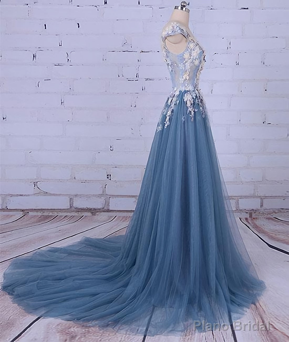 Unique Pncess Appliqued Tulle Long Prom Dresses Main image