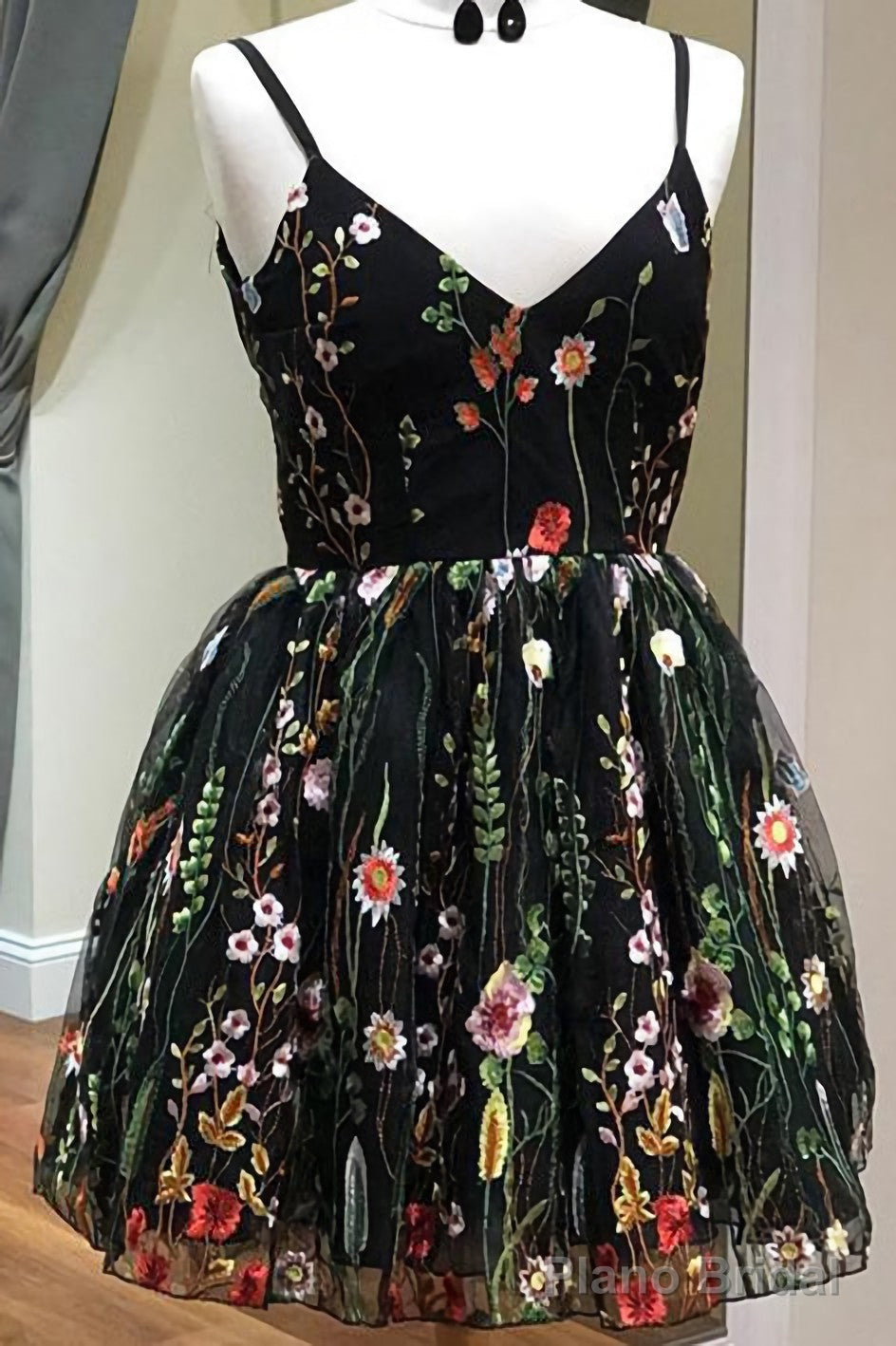 Unique Spaghetti Straps With Appliques Floral Short Prom Dresses Main image