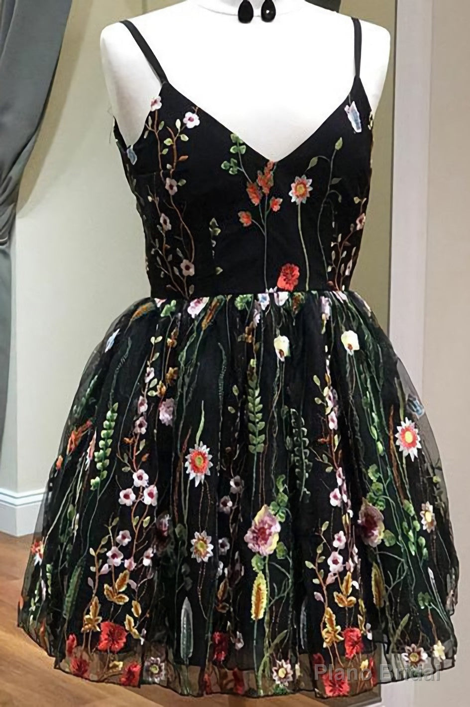 Unique Spaghetti Straps With Appliques Floral Short Prom Dresses Secondary image