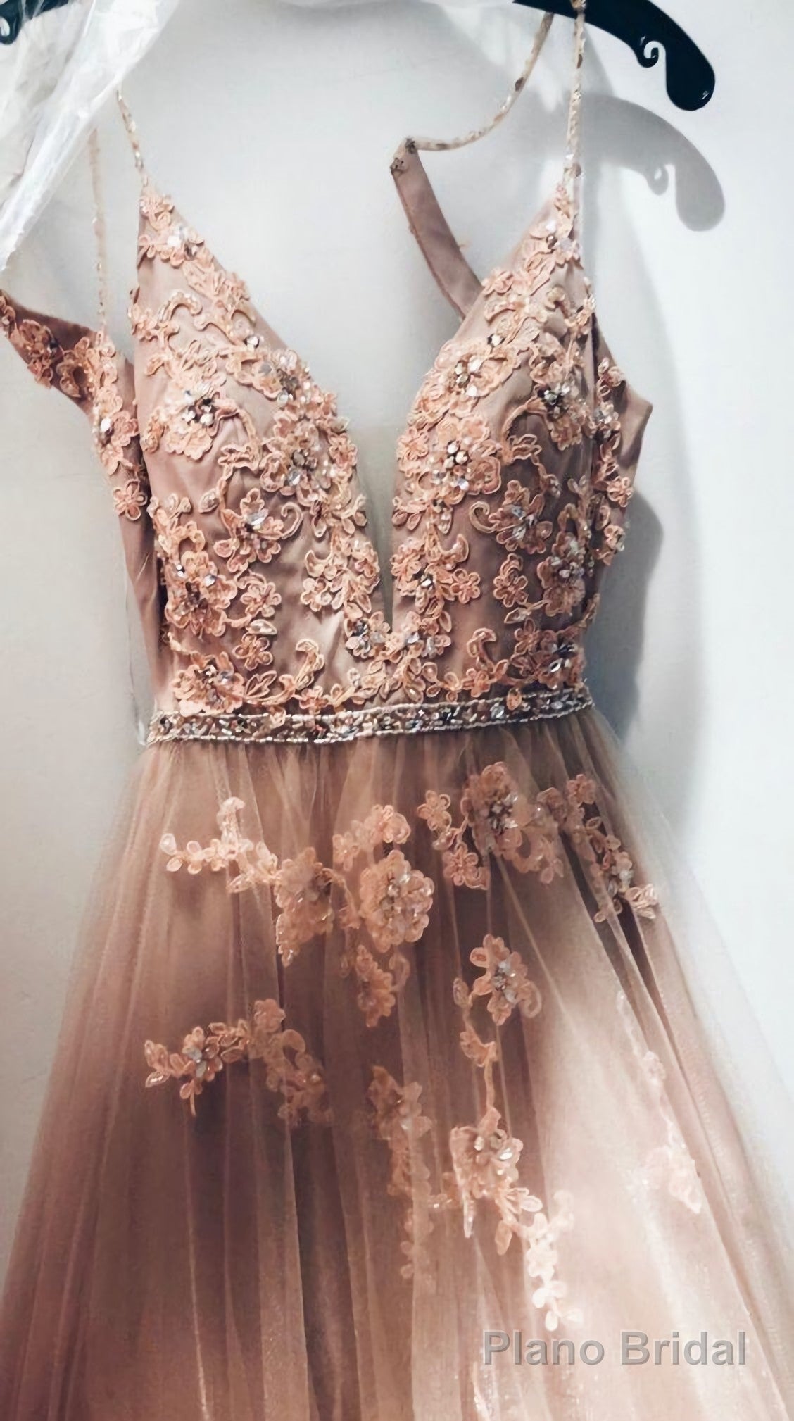 Lace Appliques Floor Length Tulle Prom Dresses Secondary image