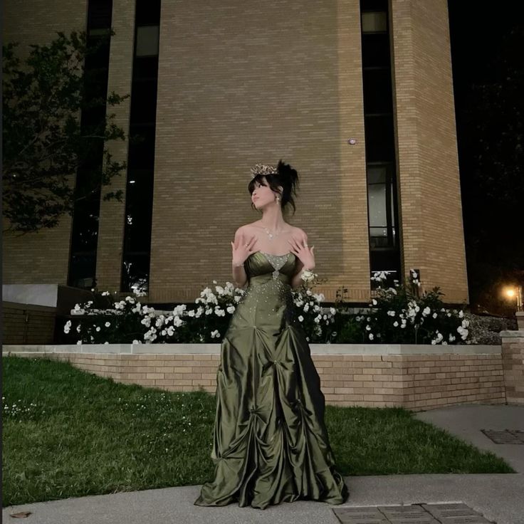 Retro Ball Gown Strapless Green Ruffles Satin Long Party Dresses Formal Prom Dresses Secondary image