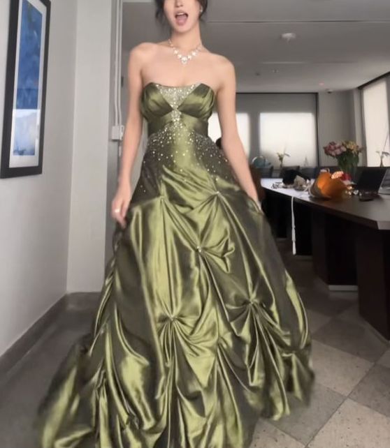Retro Ball Gown Strapless Green Ruffles Satin Long Party Dresses Formal Prom Dresses