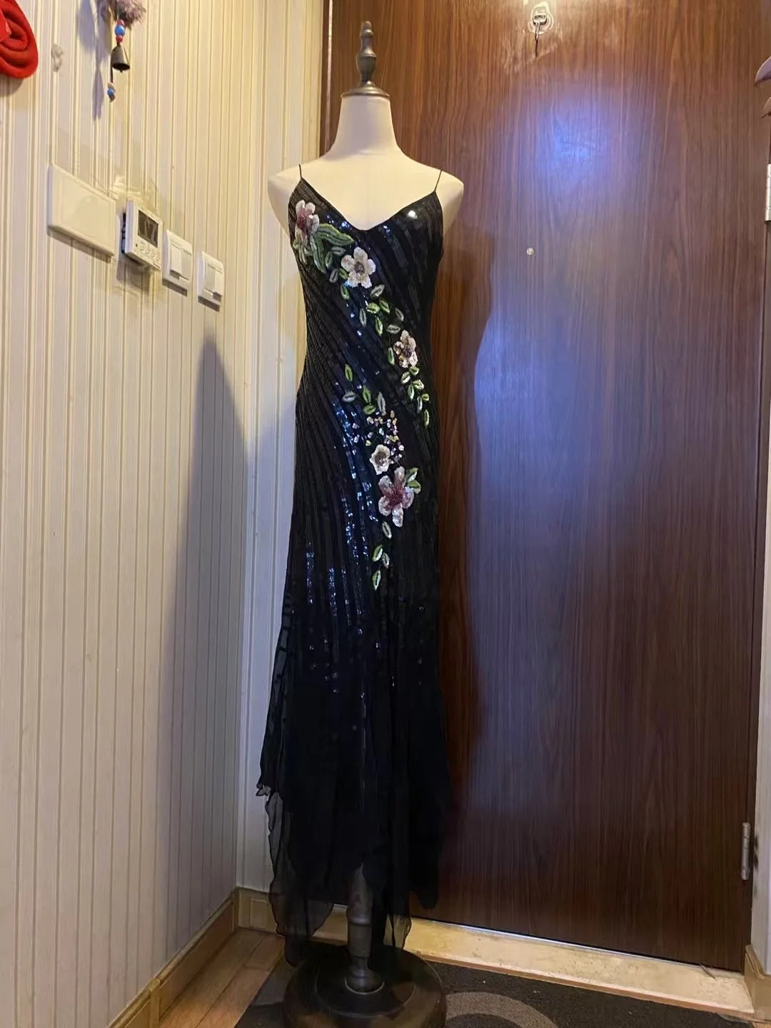 Retro Black Mermaid Deep V Halter Sequined Long Formal Prom Dresses