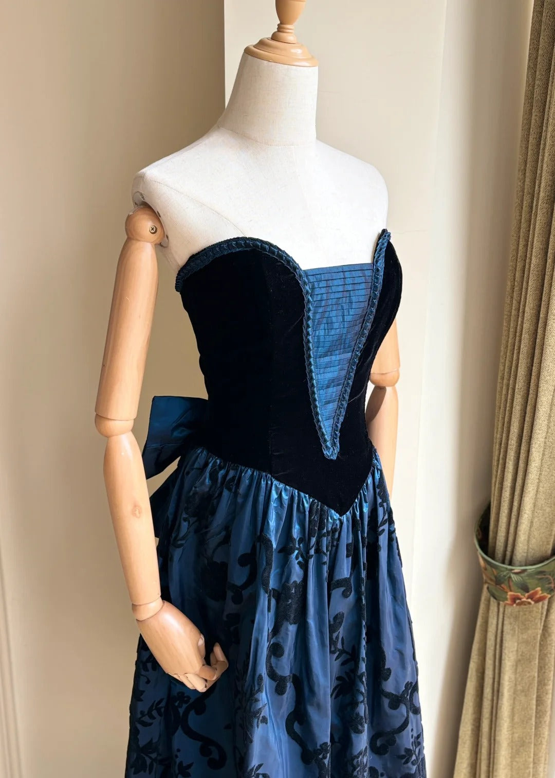 Retro Blue And Black A-Line Strapless Bow Jacquard Velvet Long Formal Prom Dresses