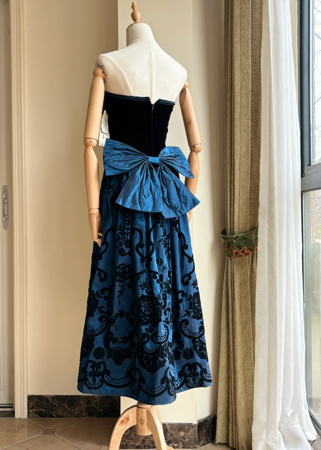 Retro Blue And Black A-Line Strapless Bow Jacquard Velvet Long Formal Prom Dresses