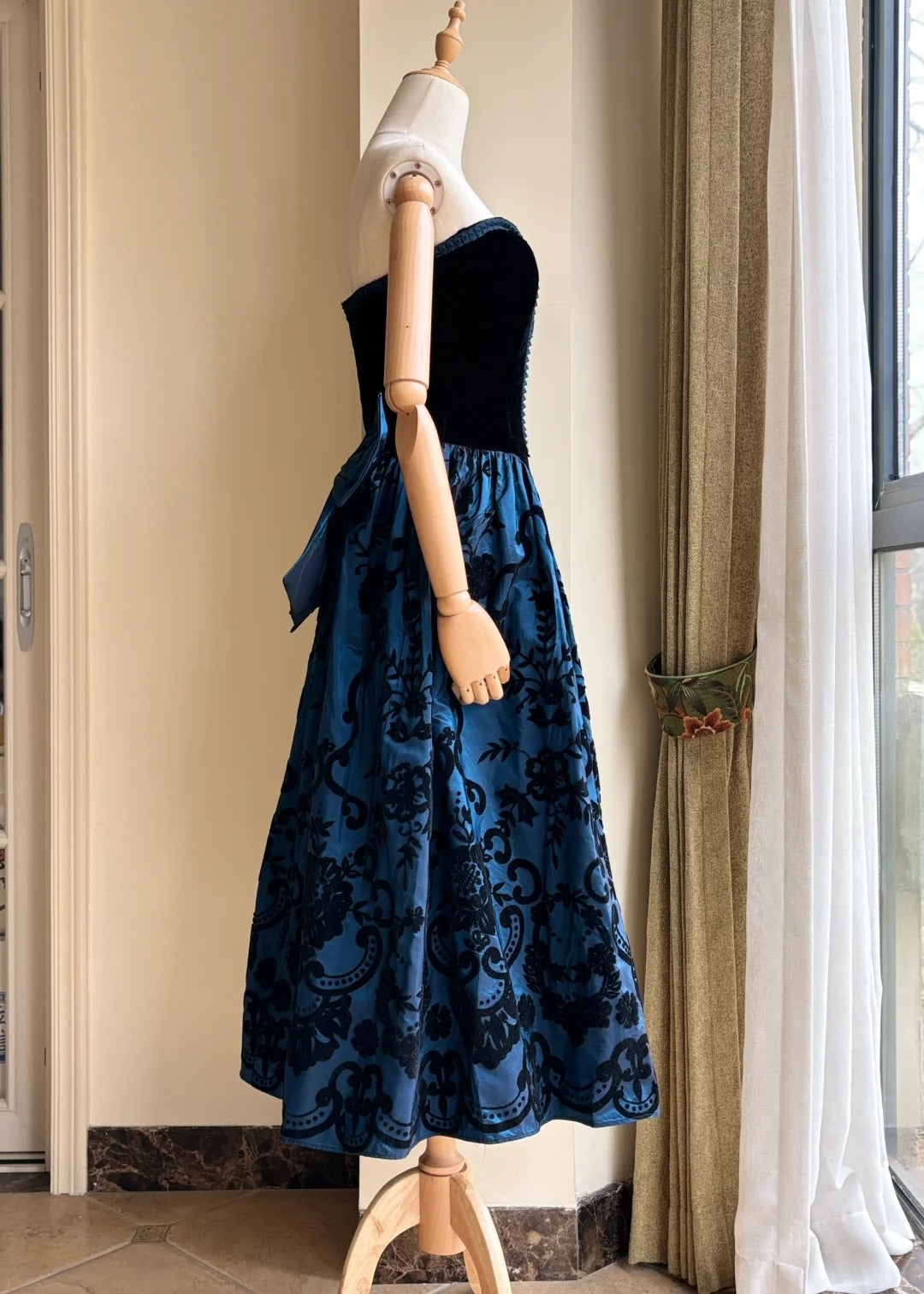 Retro Blue And Black A-Line Strapless Bow Jacquard Velvet Long Formal Prom Dresses