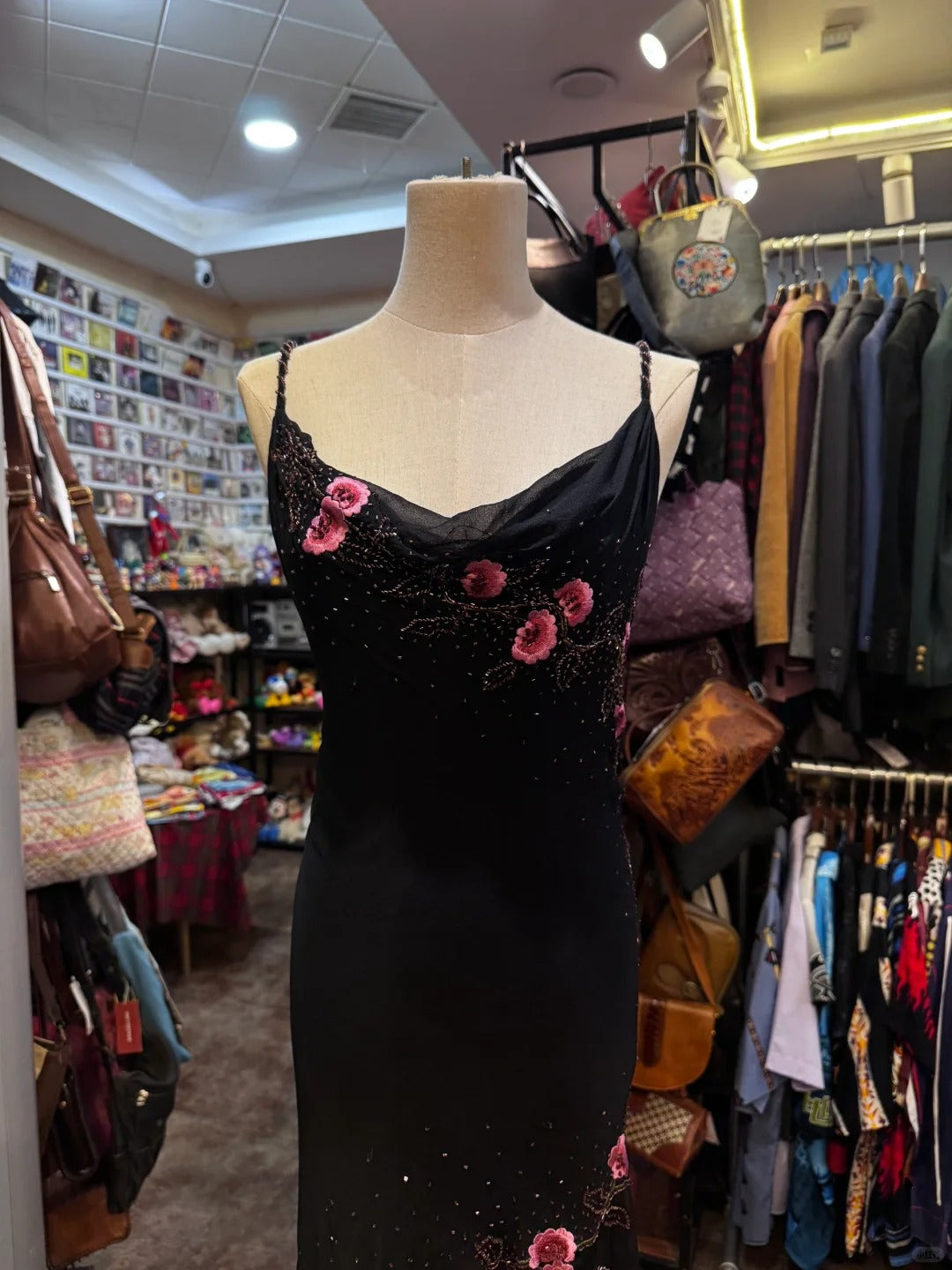 Retro Elegant Black Halter Neck Embroidered Chiffon Long Formal Prom Dresses