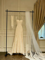 Retro Elegant Off-White Mermaid Strapless Lace Wedding Dresses
