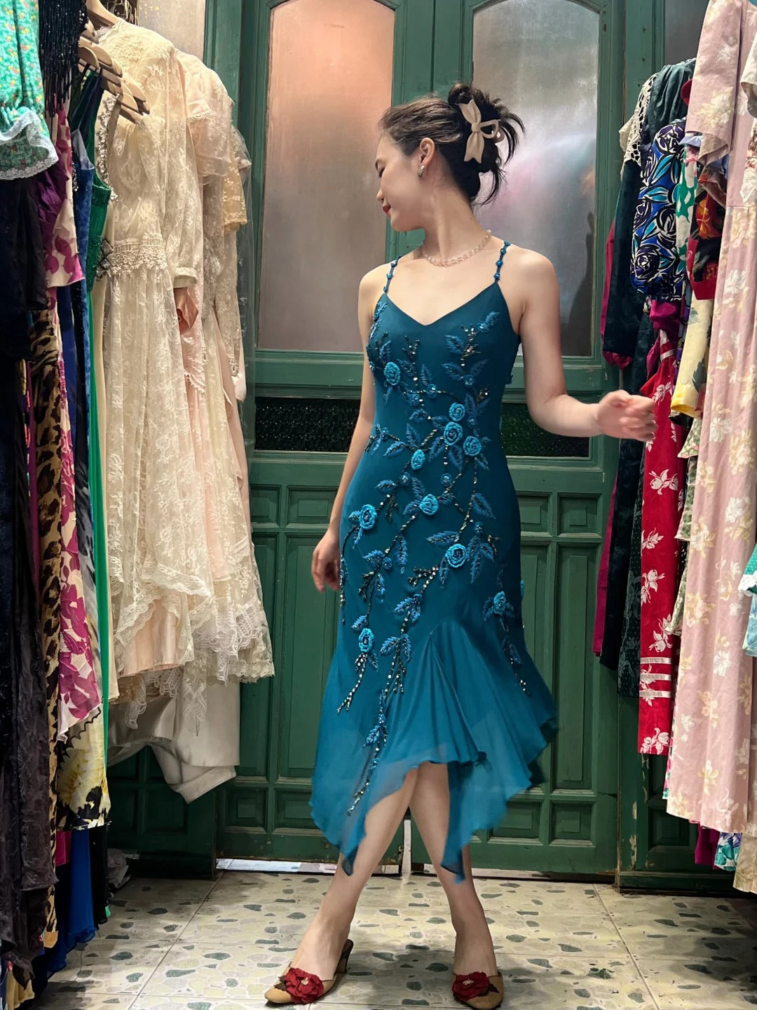 Retro Elegant Peacock Blue Irregular Deep V Halter Embroidered Chiffon Formal Prom Dresses Main image