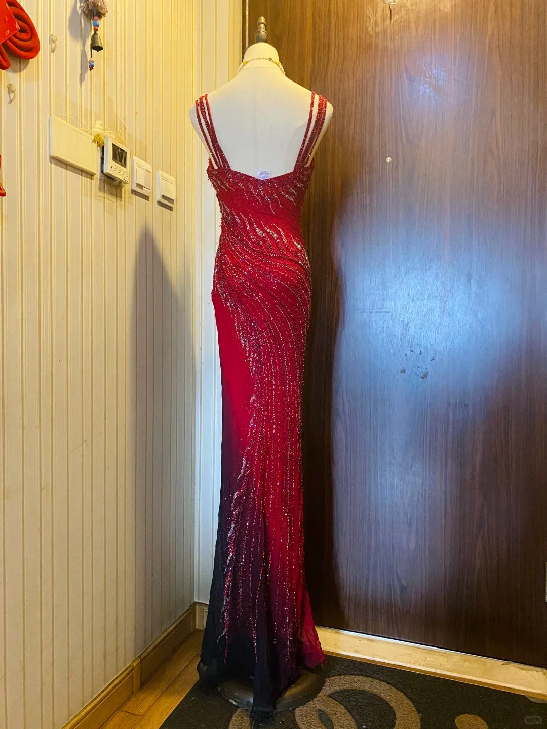 Retro Red And Black Gradient Mermaid V-Neck Halter Top Beaded Chiffon Long Formal Prom Dresses