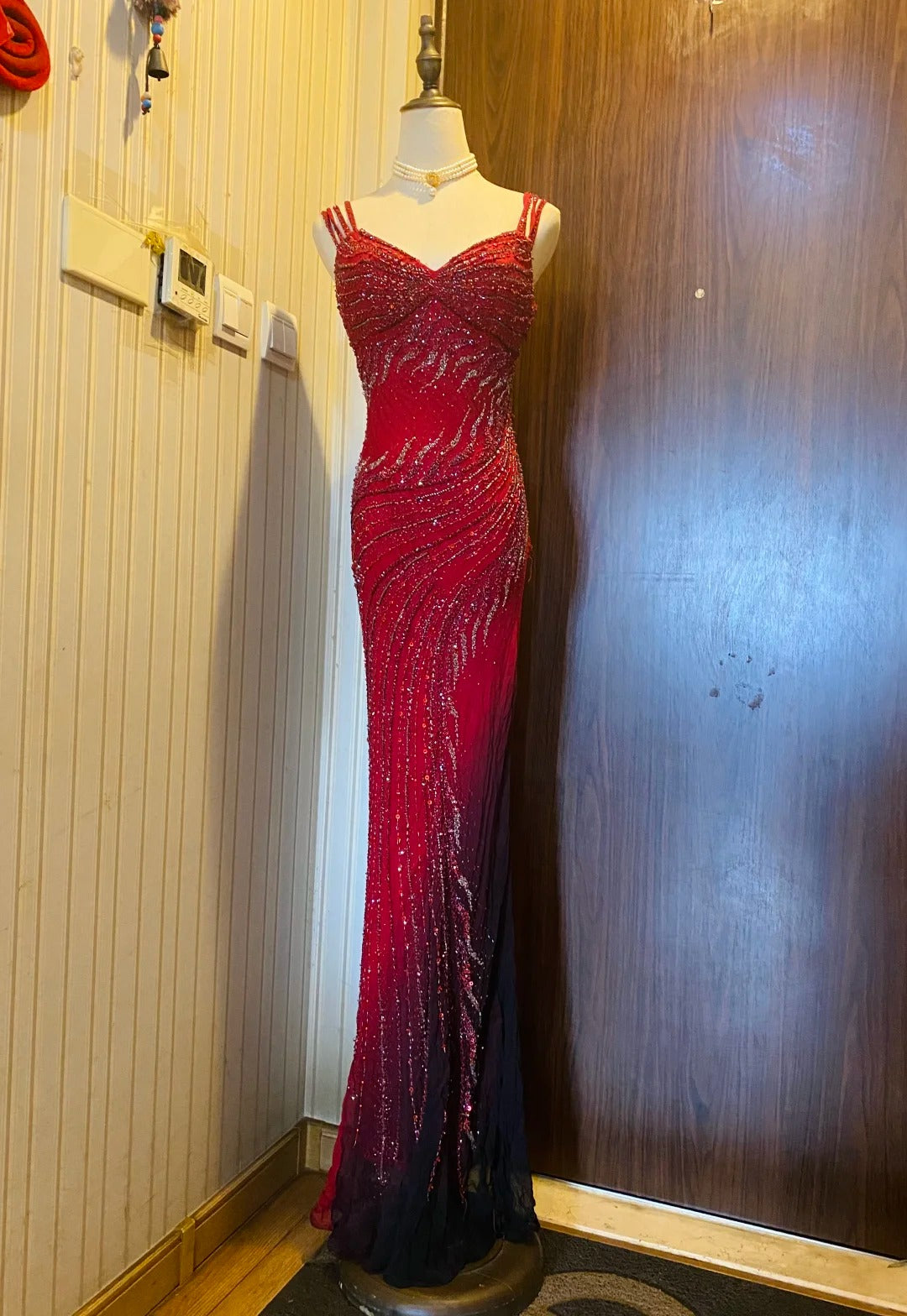 Retro Red And Black Gradient Mermaid V-Neck Halter Top Beaded Chiffon Long Formal Prom Dresses Main image