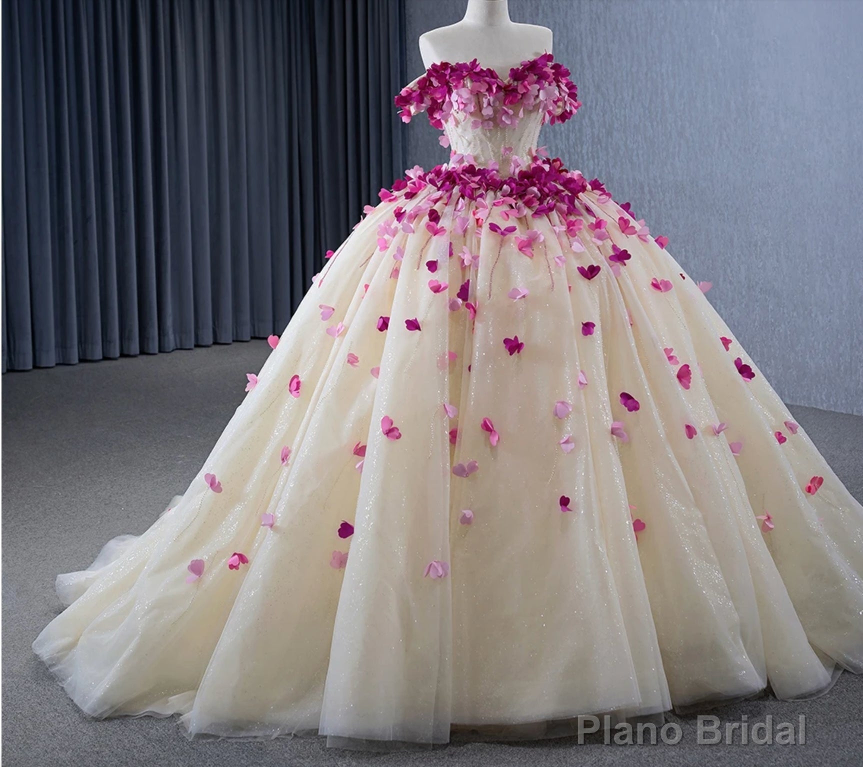 Romantic Heart  Off-the-Shoulder Tulle Quinceaera Dress