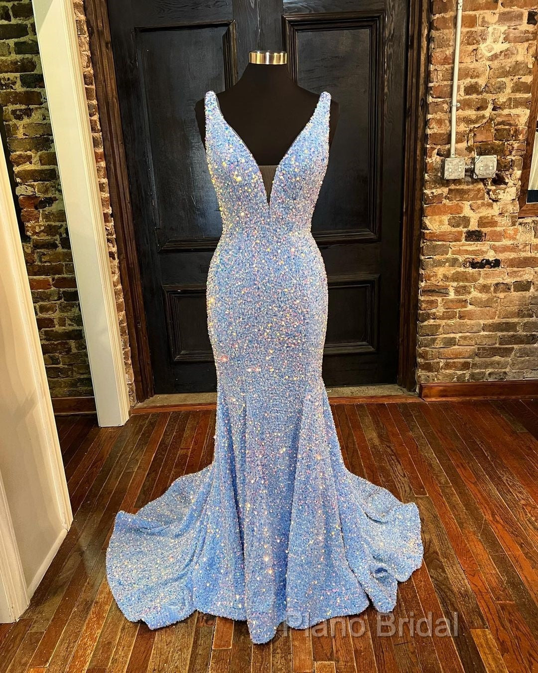 Sequin White Iridescent Formal Dresses Cheap V Neck Sleeveless Formal Prom Dresses Uk