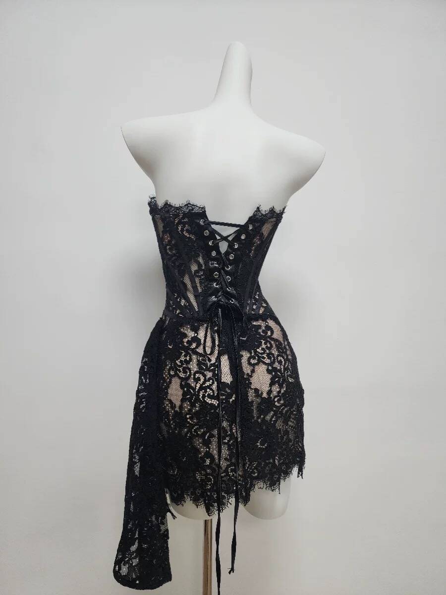 Sexy Burgundy Strapless Lace Sheath Short Cocktail Dresses Homecoming Dresses