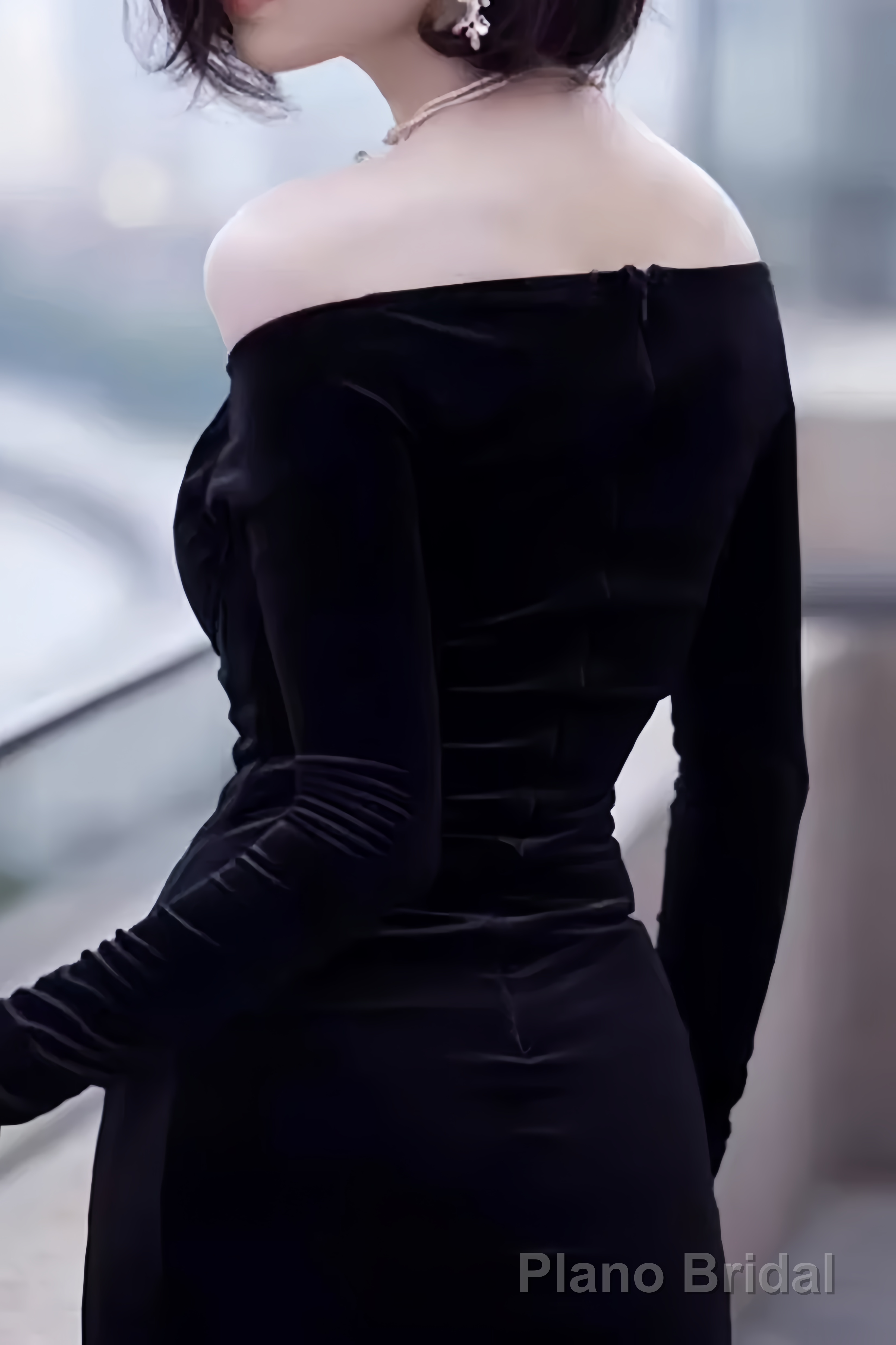 Sexy Mermaid Black Long Sleeves Velvet Prom Dresses Secondary image