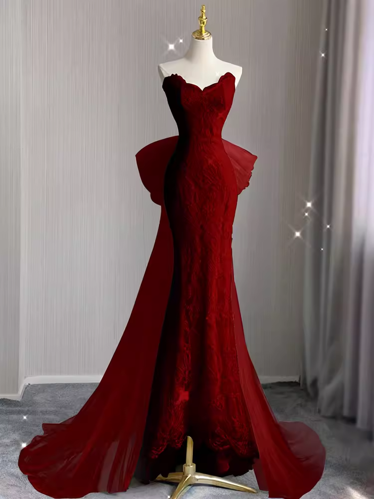 Sexy Mermaid Strapless Red Lace Long Formal Prom Dresses Main image