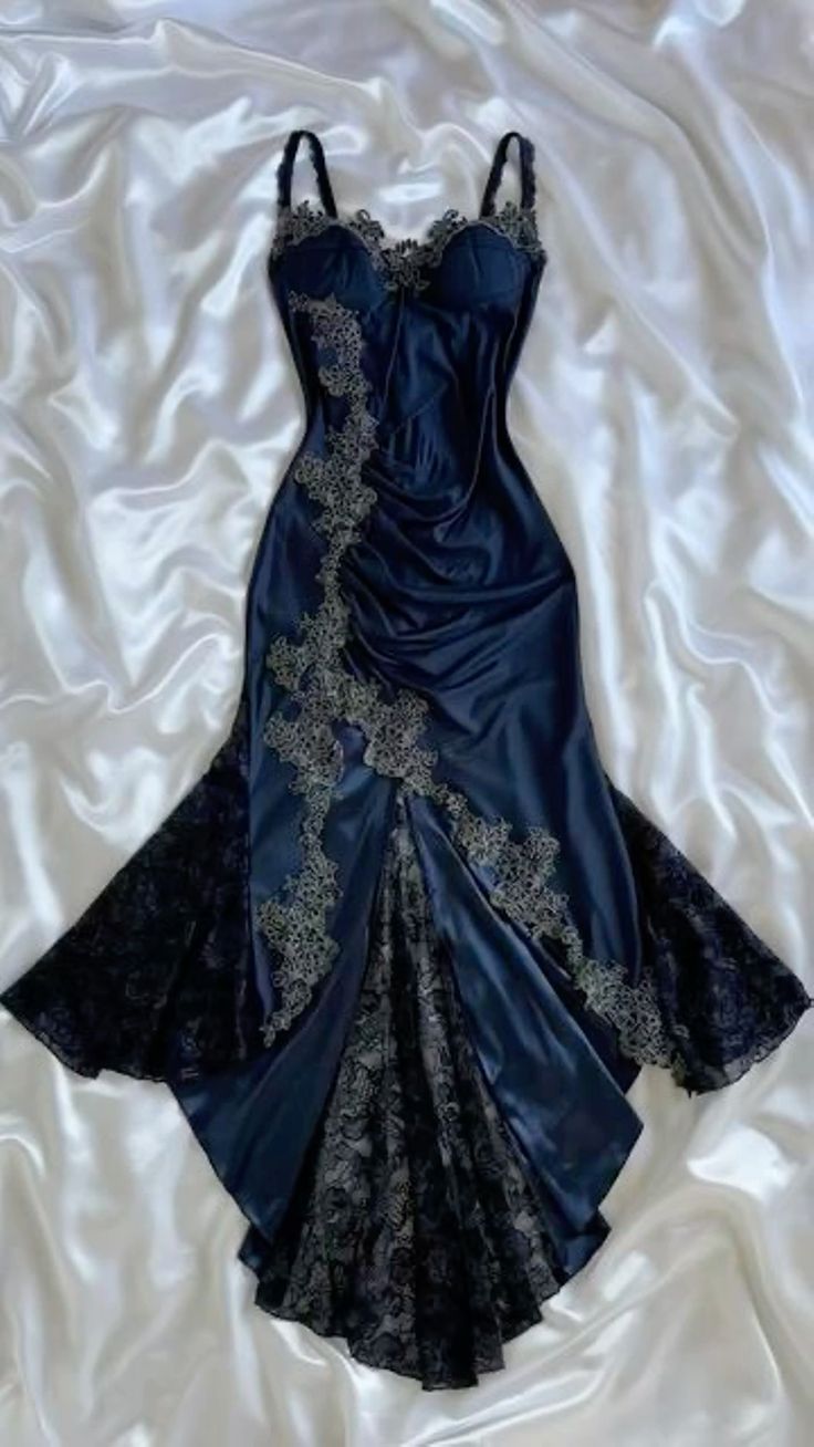 Sexy Mermaid Spaghetti Straps Lace Formal Prom Dresses Party Dresses Main image