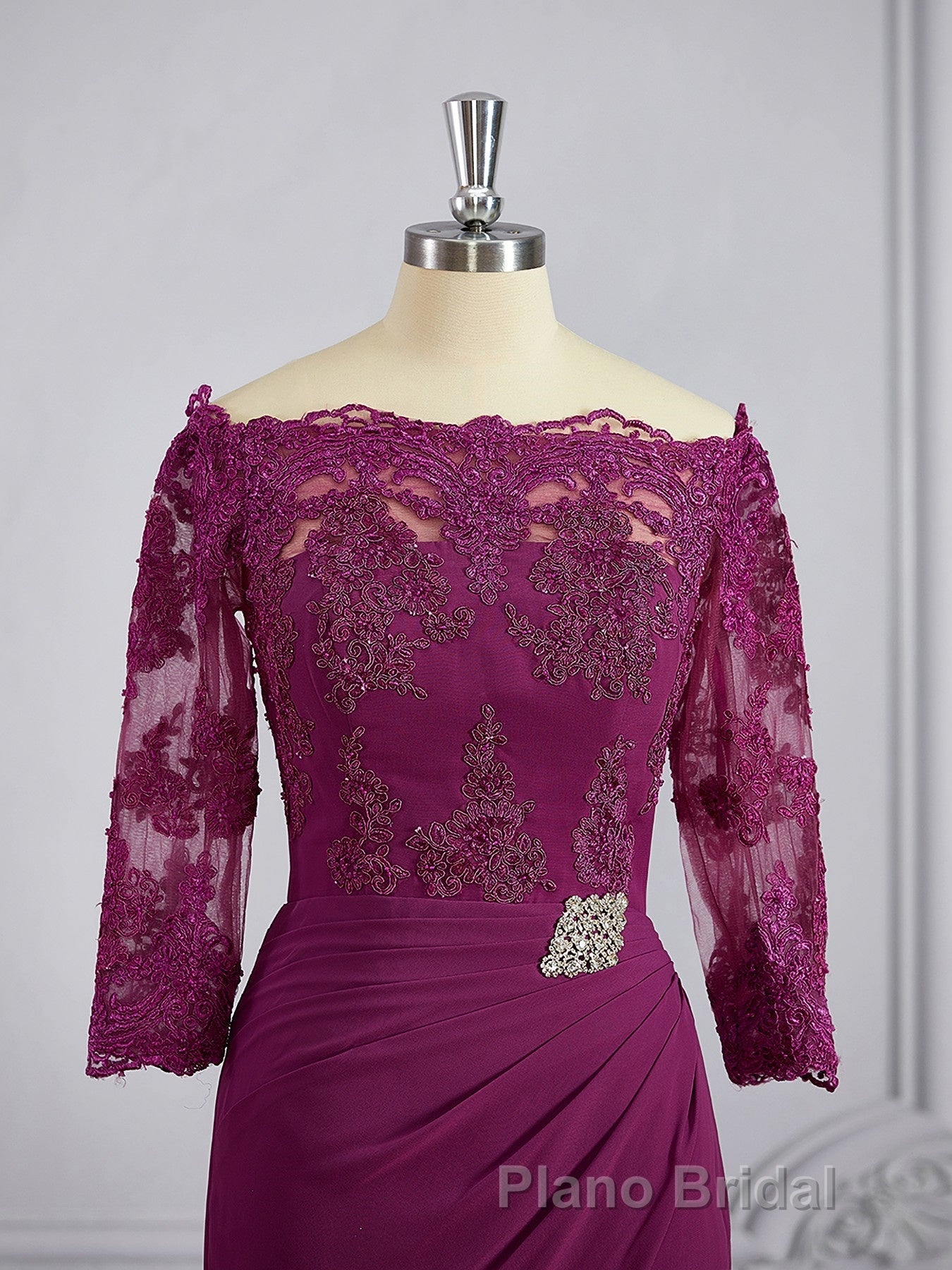 Sheath/Column Off-the-Shoulder Sweep Train Mother of the Bride Dresses With Appliques Lace Secondary image