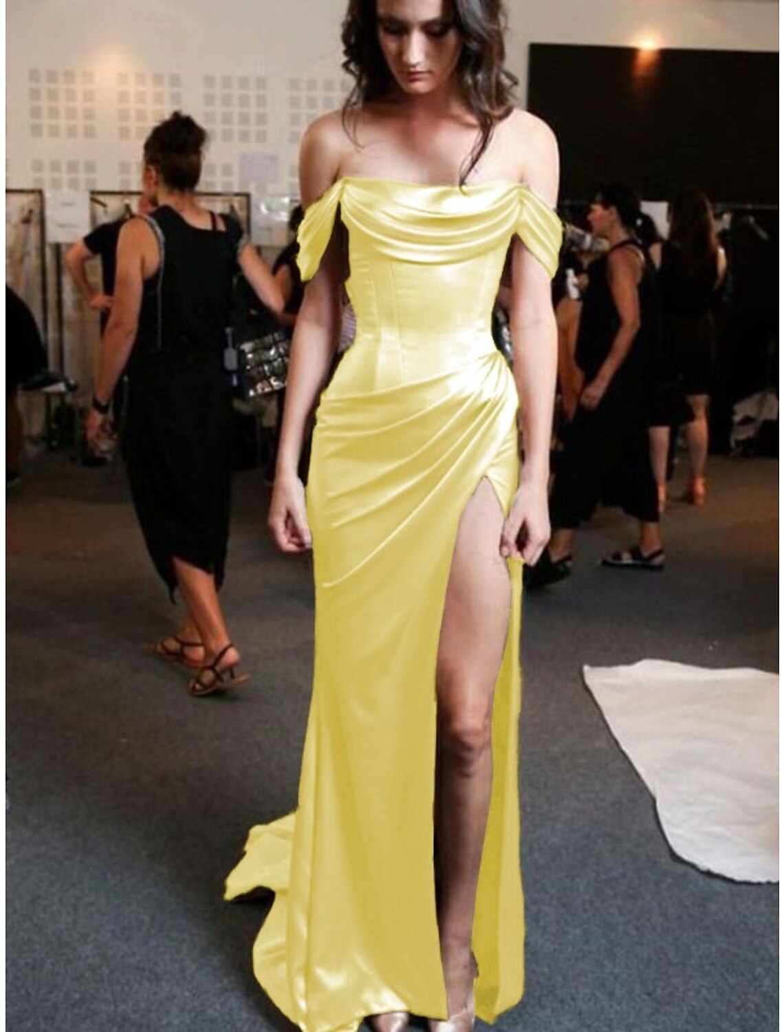 Sheath Column Formal Prom Dresses Minimalist Dresses Formal Evening Party Sweep Brush Train Sleeveless Strapless Charmeuse With Pleats Ruched Slit