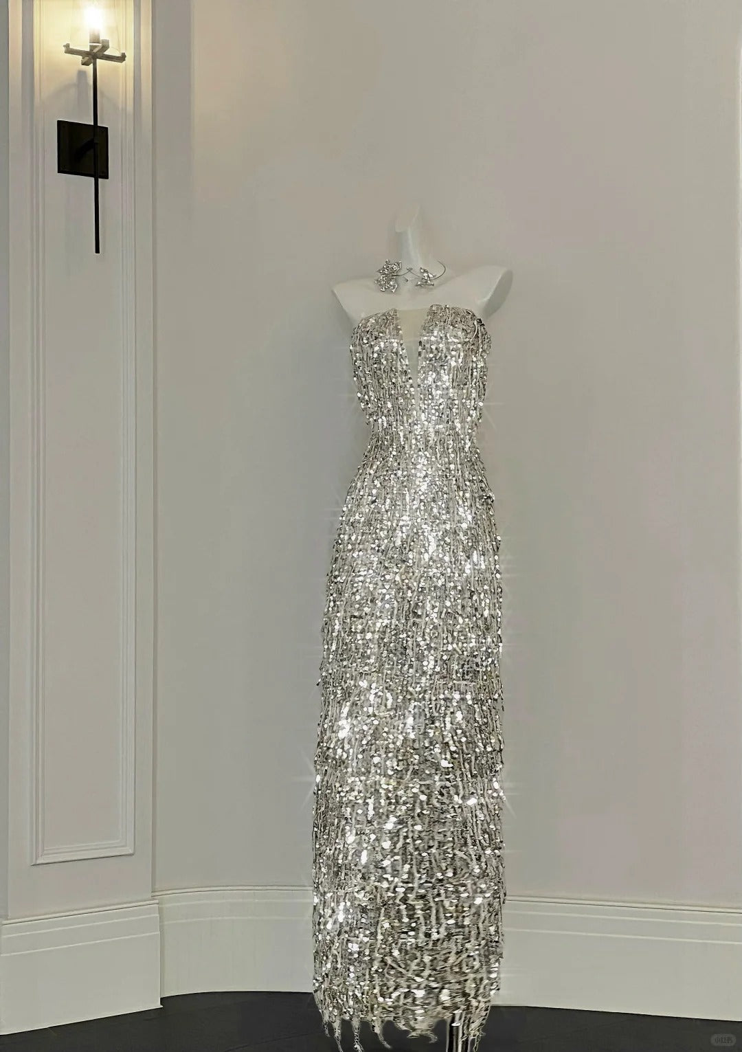 Shining Silver-White Slim-Fit Tube Top Sequined Tassel Long Formal Prom Dresses Main image
