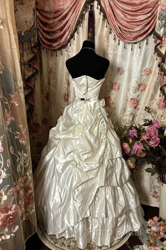Simple Ball Gown Strapless Sleeveless Pleats White Satin Wedding Dresses