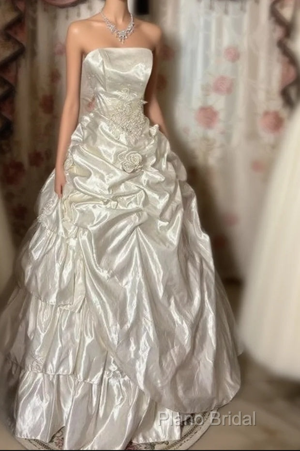 Simple Ball Gown Strapless Sleeveless Pleats White Satin Wedding Dresses Main image