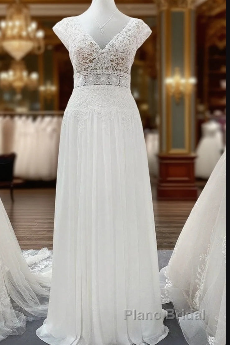 Simple Long A-line V-neck Tulle Appliques Lace Wedding Dress