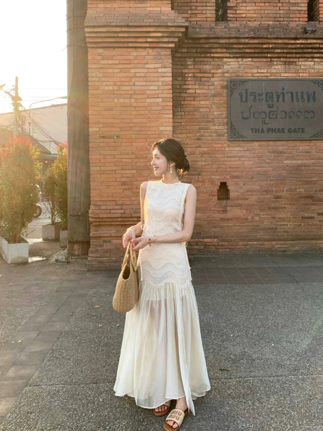 Simple A Line Round Neck Light Apricot Lace Chiffon Party Dresses Outfits