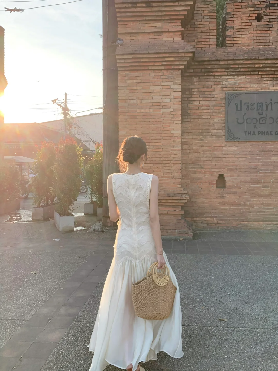 Simple A Line Round Neck Light Apricot Lace Chiffon Party Dresses Outfits