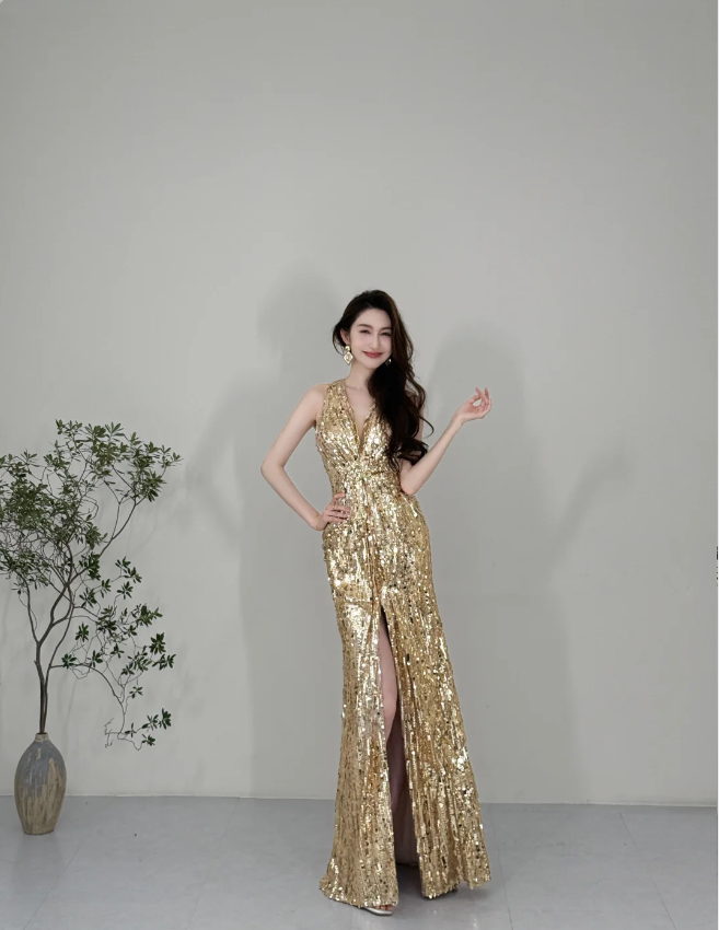 Sparkling Yellow Mermaid Deep V Halter Neck Slit Sequined Long Formal Prom Dresses