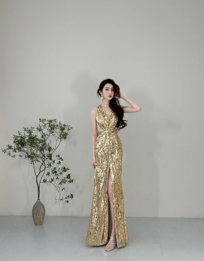 Sparkling Yellow Mermaid Deep V Halter Neck Slit Sequined Long Formal Prom Dresses