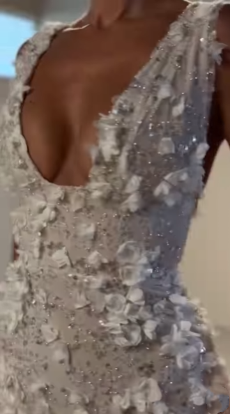 Sparkly Sheath V Neck White Feathers Beaded Wedding Dresses Short Bridal Gown Wedding Dresses