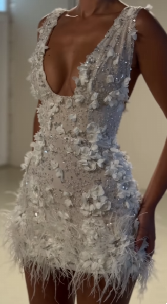 Sparkly Sheath V Neck White Feathers Beaded Wedding Dresses Short Bridal Gown Wedding Dresses