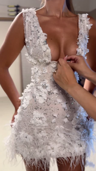 Sparkly Sheath V Neck White Feathers Beaded Wedding Dresses Short Bridal Gown Wedding Dresses