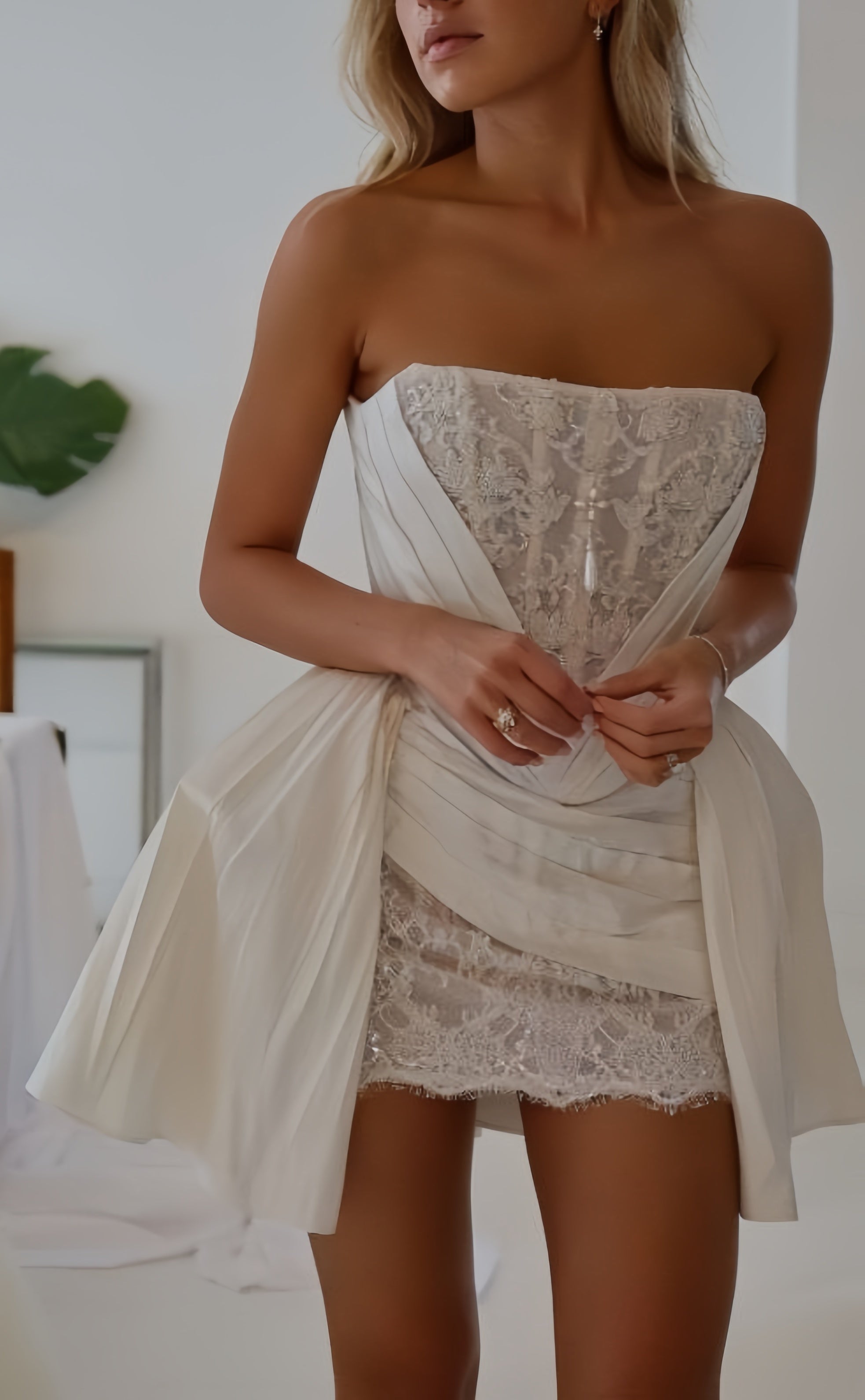 Strapless White Lace Wedding Dresses Mini Bridal Gown, Main image