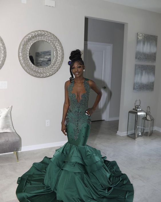 Stunning And Elegant Princess Party Wear Gown Green Formal Prom Dresses Main image