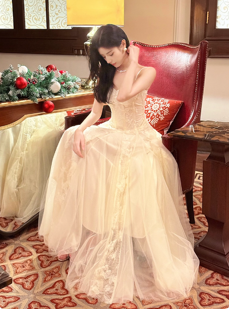 Sweet Cream Apricot A-Line Spaghetti Strap Lace Tulle Long Formal Prom Dresses
