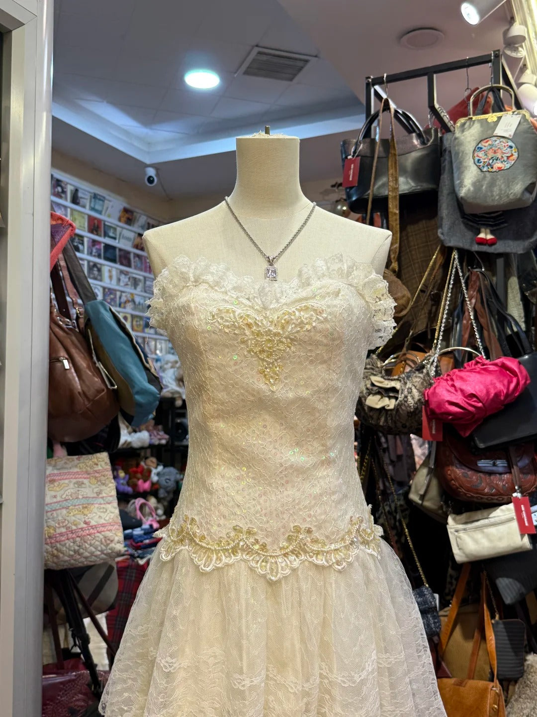 Sweet Ivory Heart-Shaped Neckline Embroidered Layered Lace Formal Prom Dresses