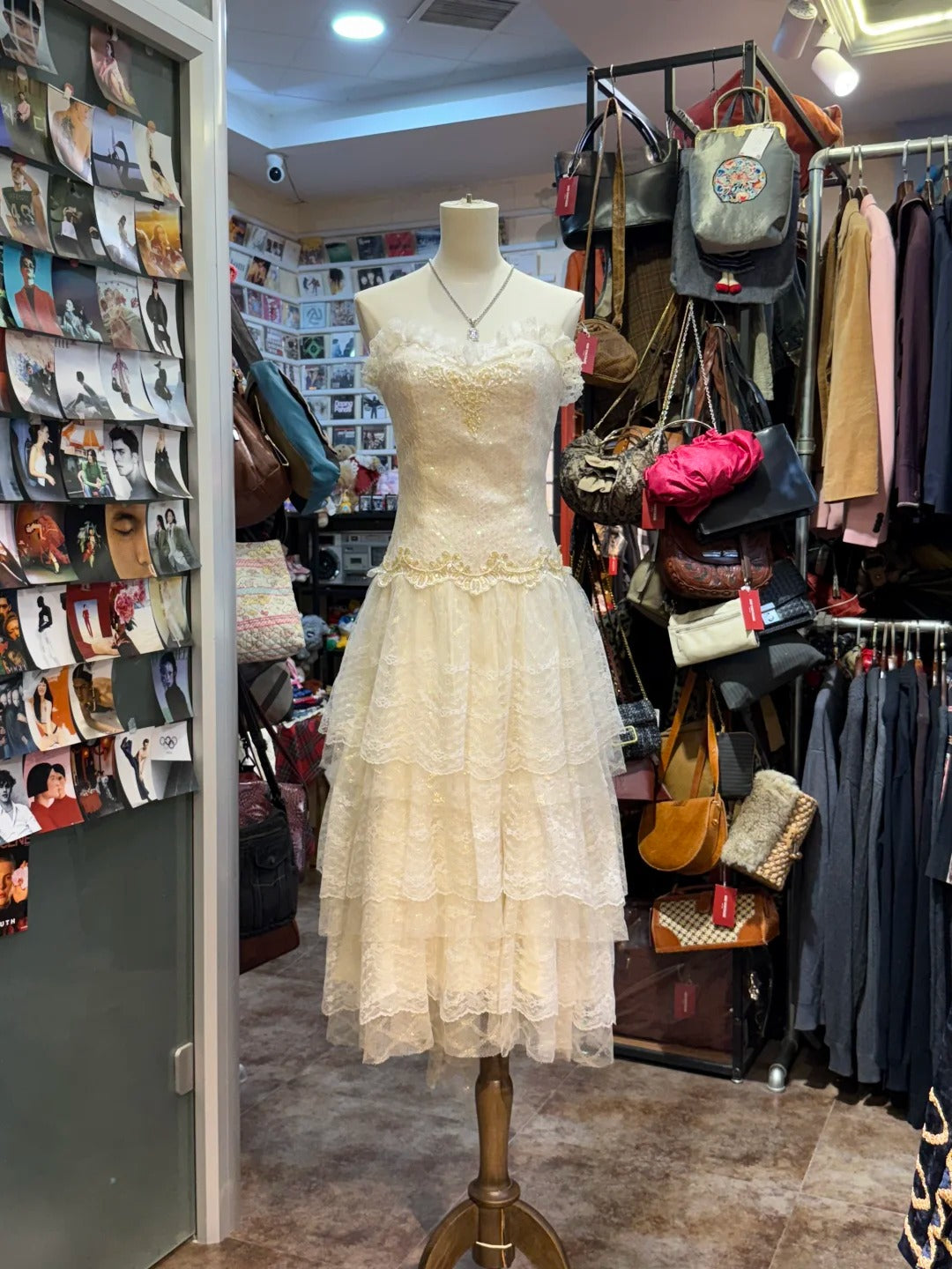 Sweet Ivory Heart-Shaped Neckline Embroidered Layered Lace Formal Prom Dresses Main image