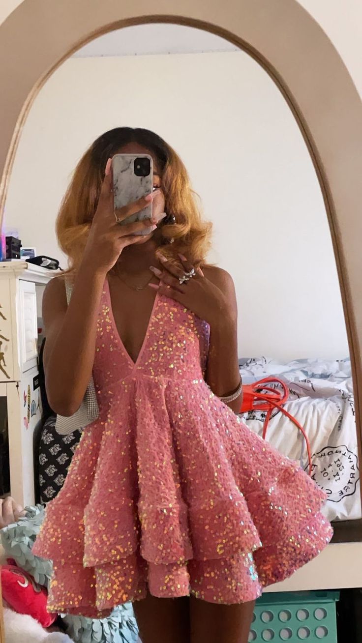 Sweet Pink Sequined V Neck Mini 17Th Birthday Homecoming Dresses Main image
