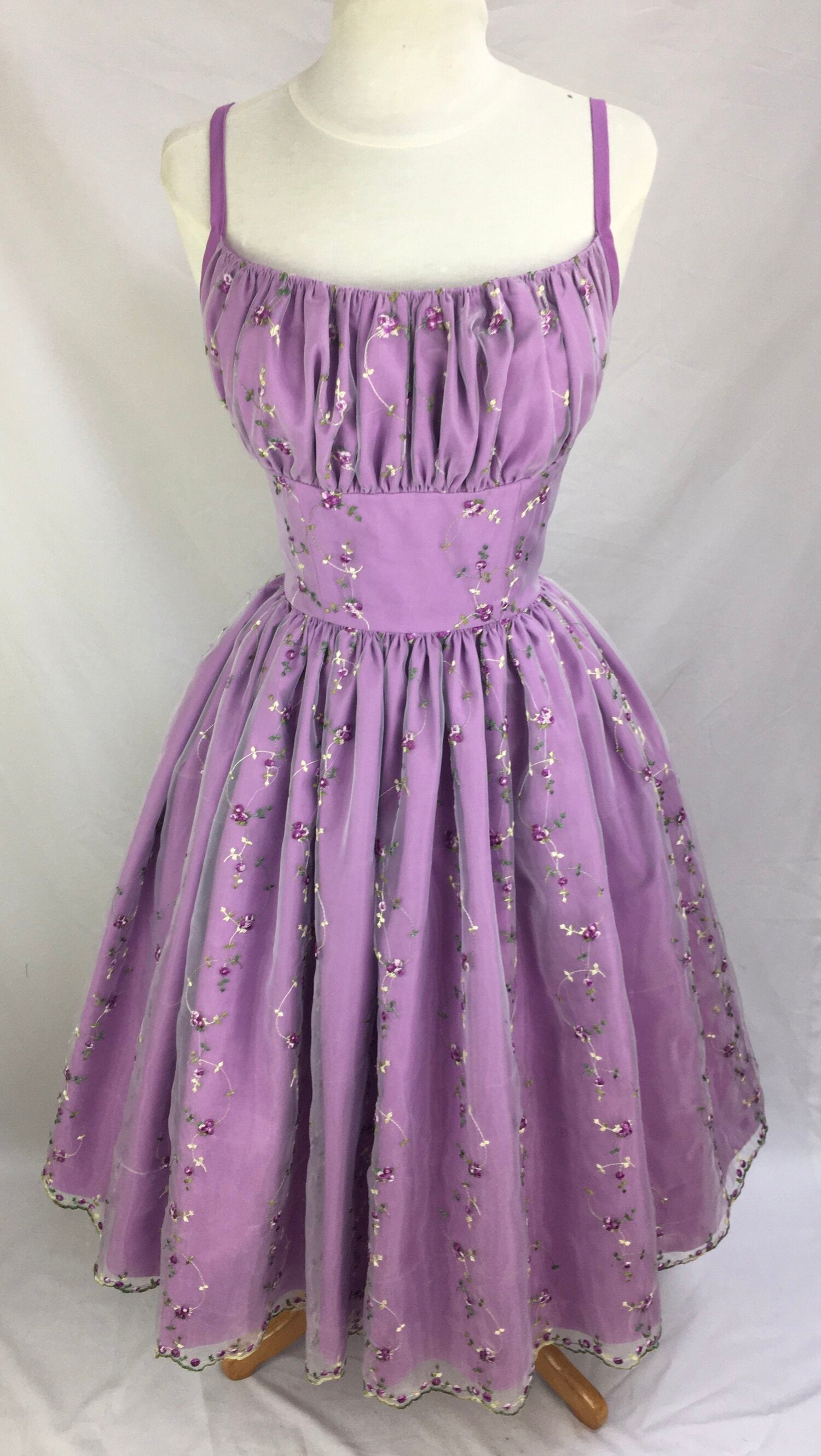 Sweet Purple Flower Embroidery Waist A-Line 16Th Birthday Homecoming Dresses