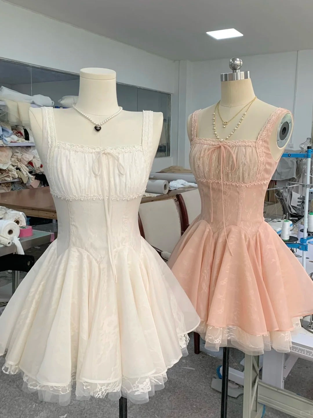 Sweet Strapless Lace A-Line Mini 17Th Birthday Homecoming Dresses Secondary image