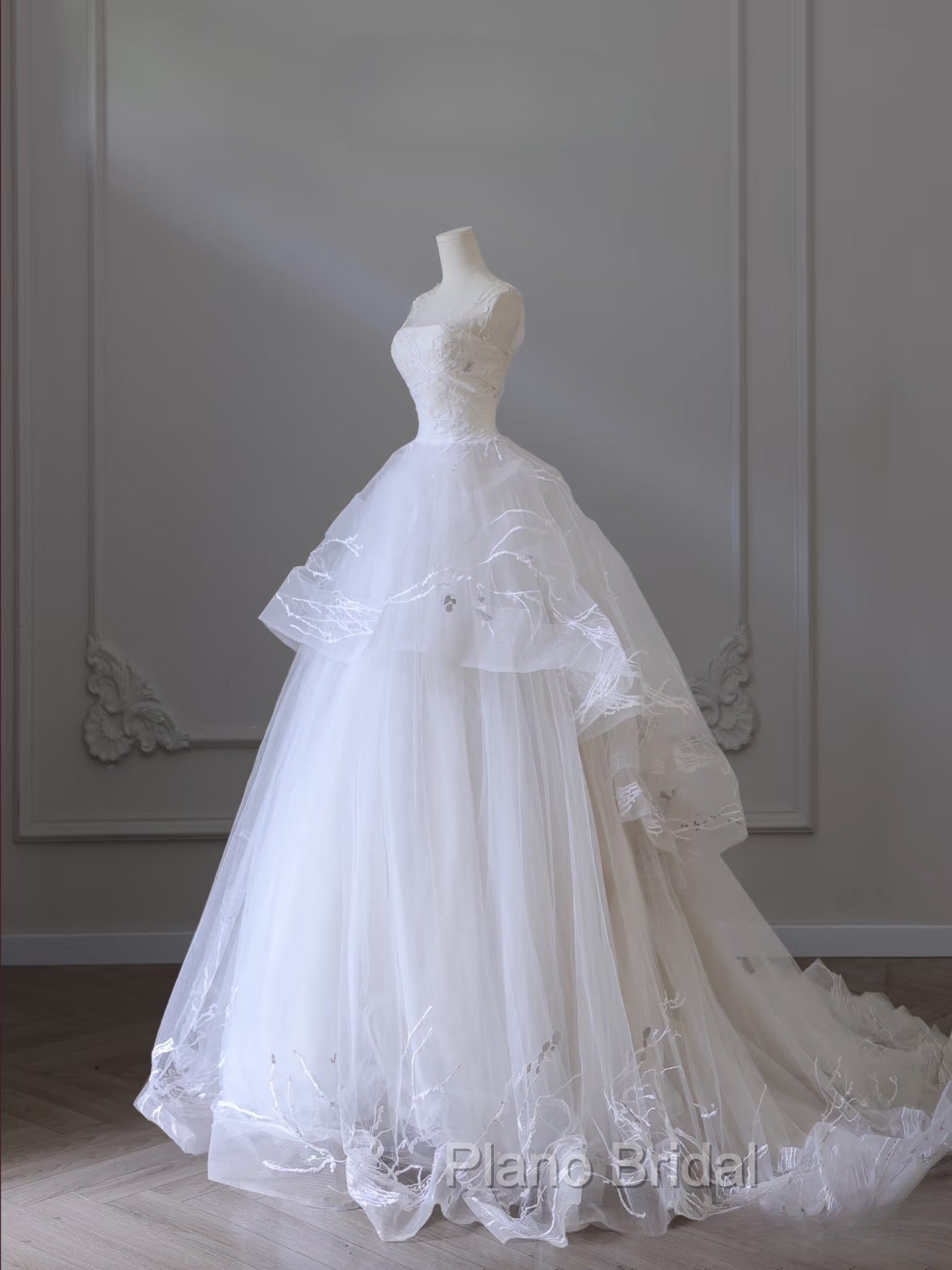 Timeless Ball Gown Jewel Neckline Sequin Sleeveless Wedding Dresses Bridal Dresses Secondary image