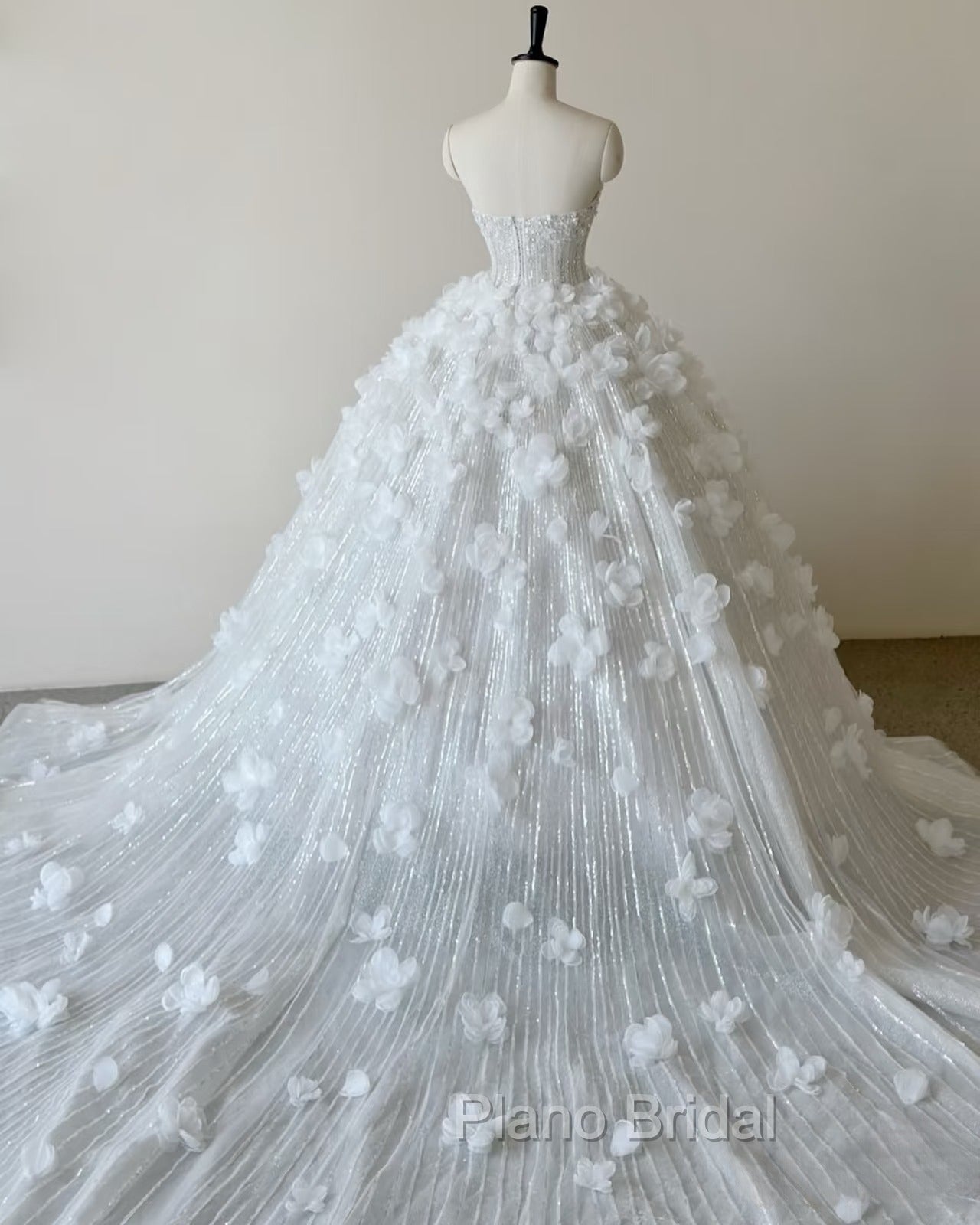 Timeless Ball Gown Sweetheart Sequin Floral White Wedding Dresses Brides Dresses Secondary image