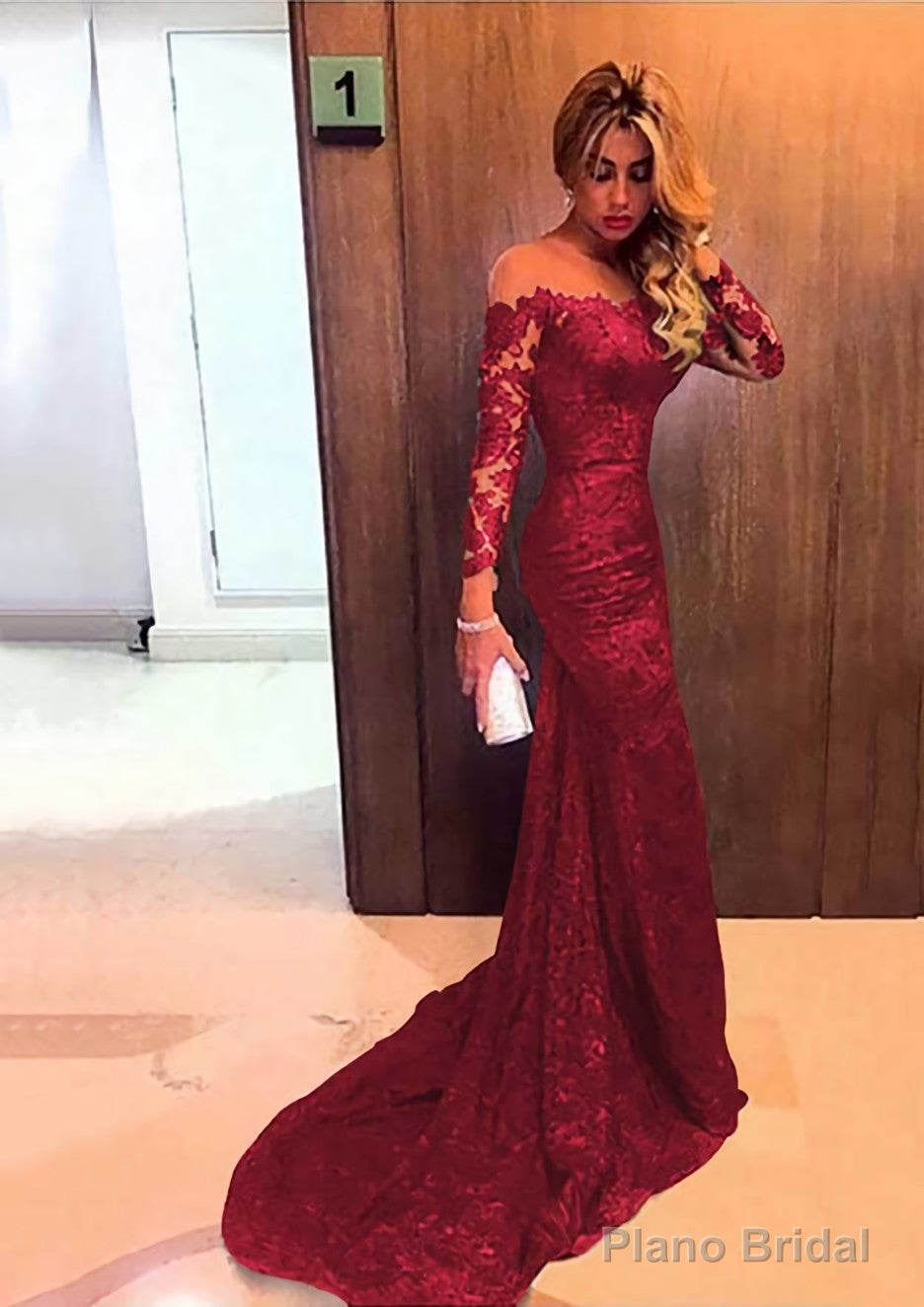 Trumpet/Mermaid Full/Long Sleeve Bateau Chapel Train Lace Prom Dresses With Appliqued