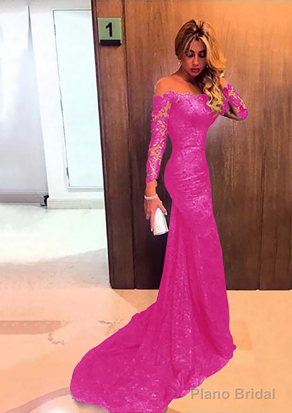 Trumpet/Mermaid Full/Long Sleeve Bateau Chapel Train Lace Prom Dresses With Appliqued