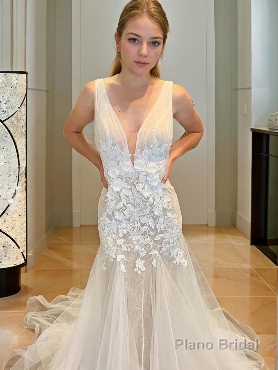 Trumpet/Mermaid V-neck Chapel Train Tulle Wedding Dresses With Appliques Lace Main image