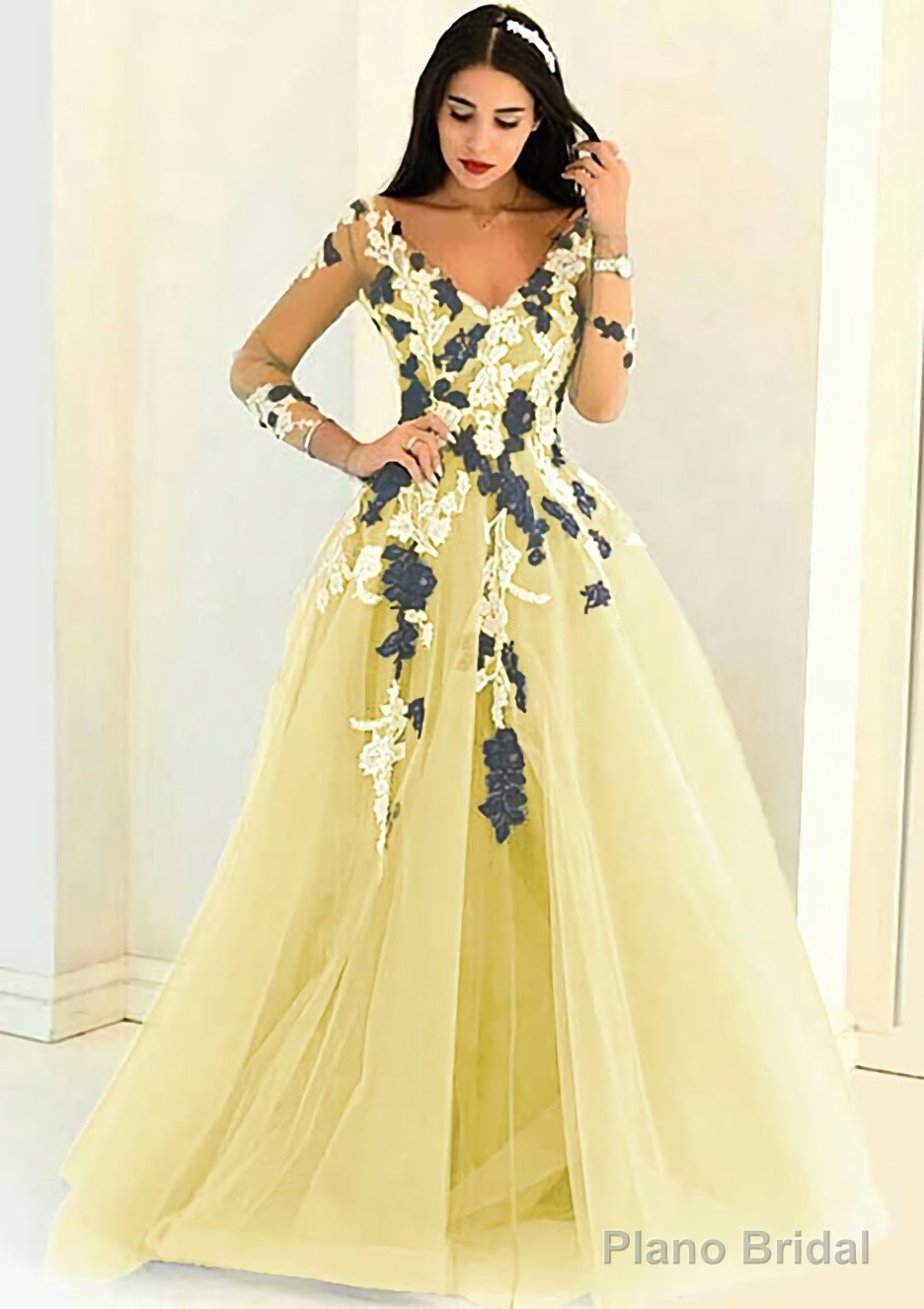 Tulle Long/Floor-Length A-Line/Princess Full/Long Sleeve V-Neck Zipper Evening Dresses With Appliqued