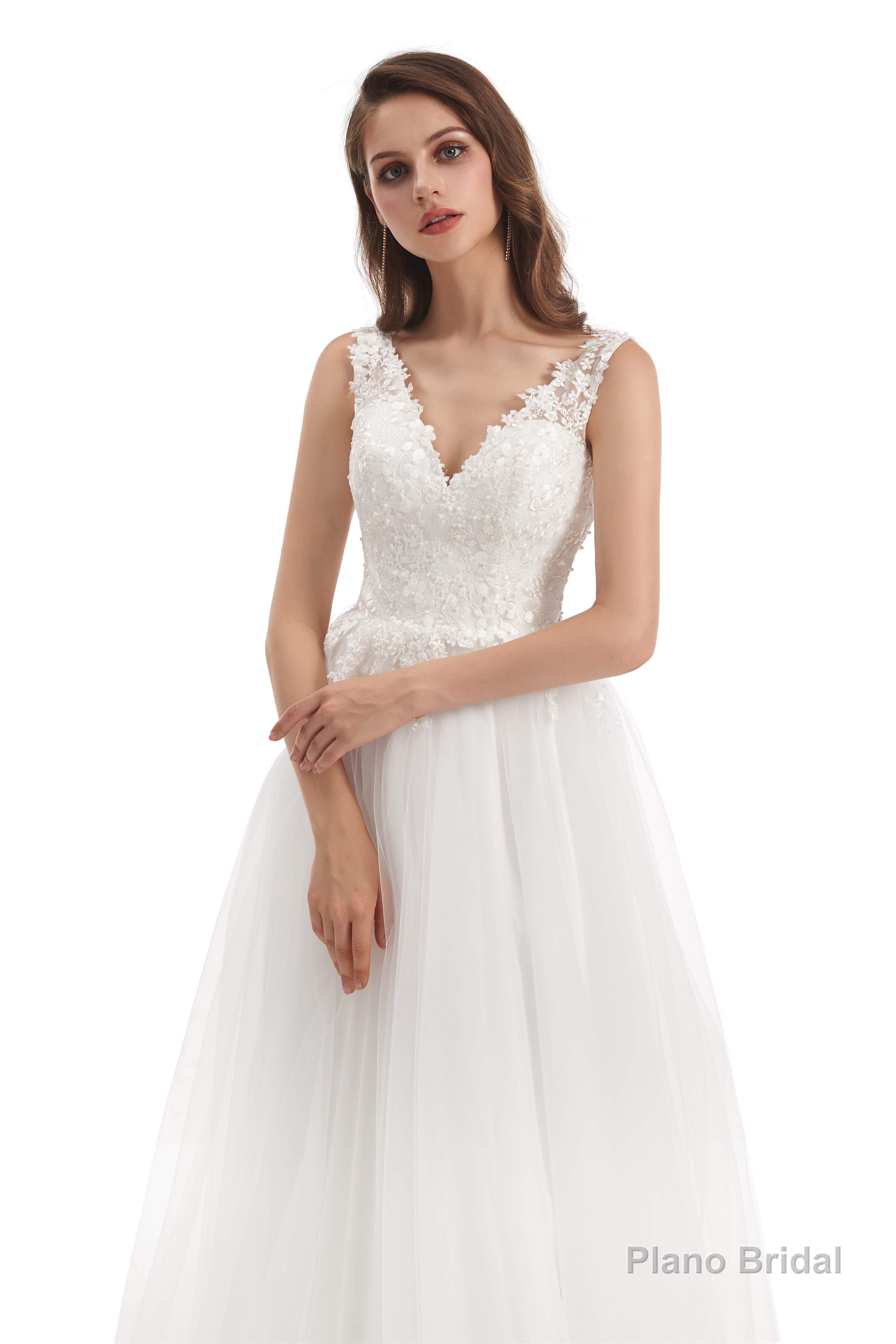 Tulle V-neck Appliques Wedding Dresses
