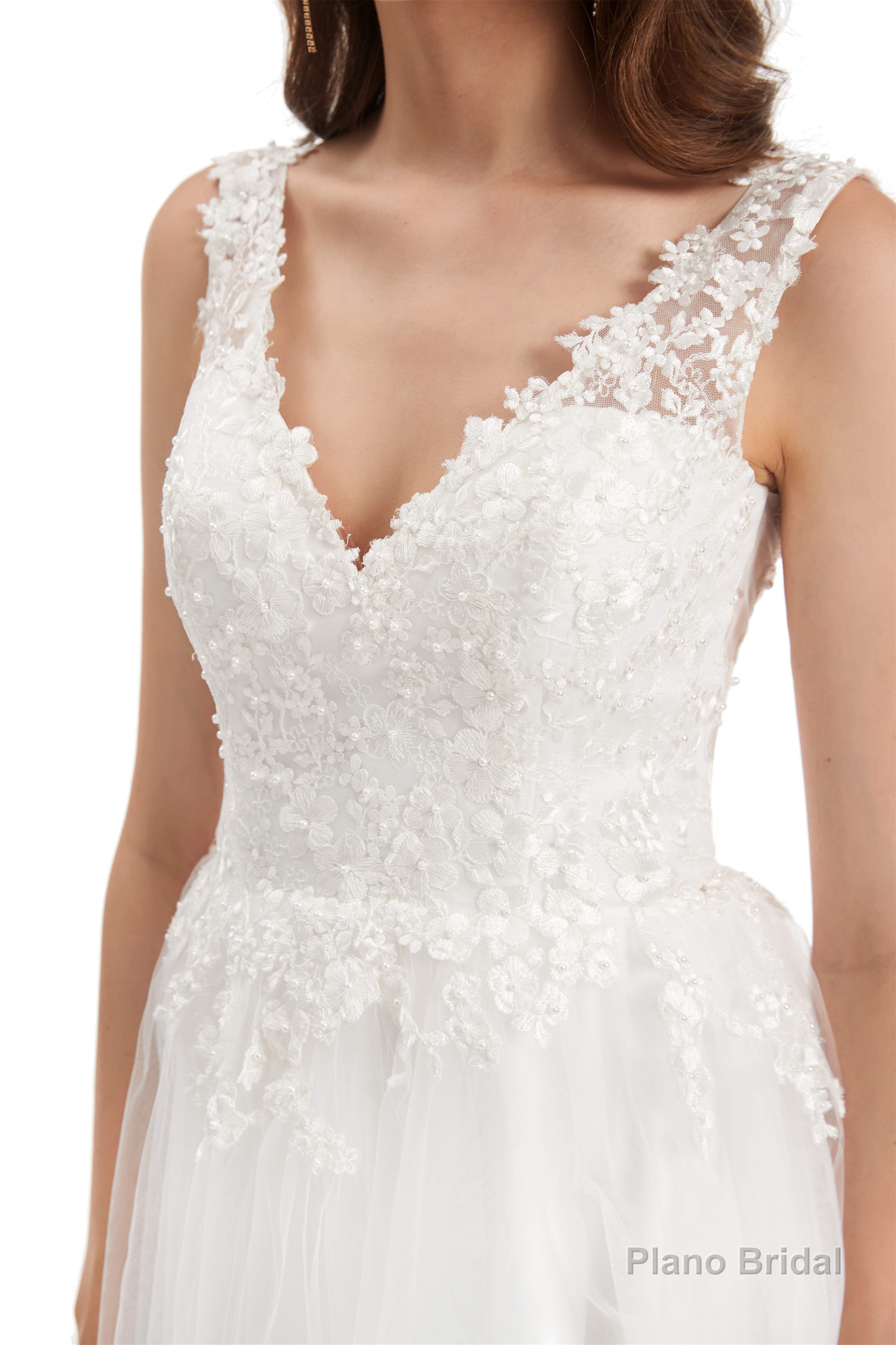 Tulle V-neck Appliques Wedding Dresses